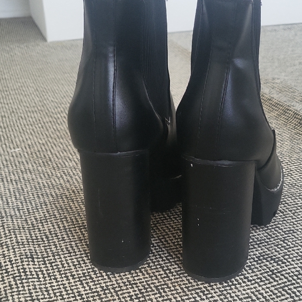 Black Booties On Platform. - Picture 5 of 8